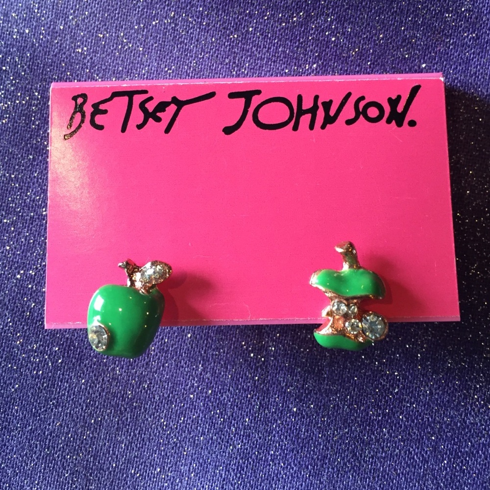 Cute!!!! Betsey Johnson green apple post earrings - Picture 3 of 4